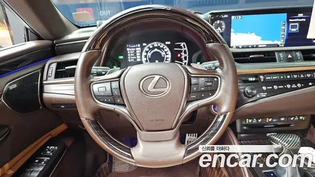 Lexus ES300h 2019 — Şəkil 13/20