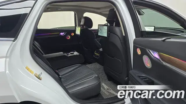 Genesis Electrified G80 2024 — Photo 12/20