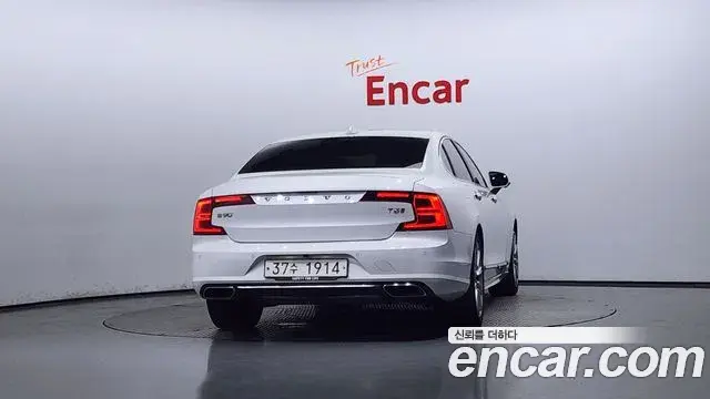 Volvo S90 2018 — Photo 1/20