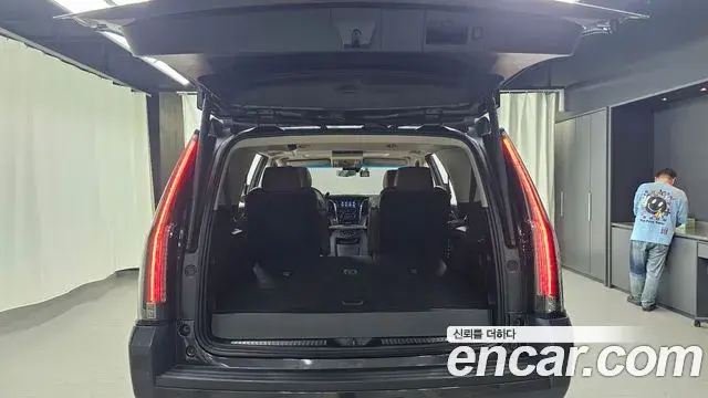 Cadillac Escalade 2018 — Photo 20/20