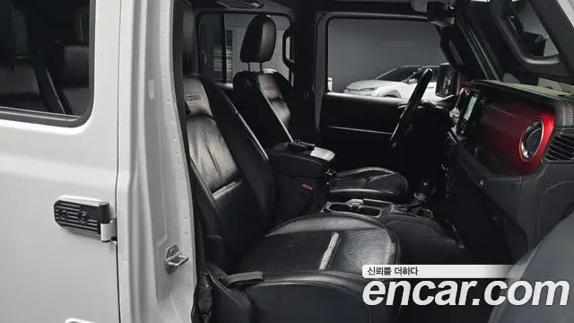 Jeep Wrangler 2018 — Şəkil 18/20