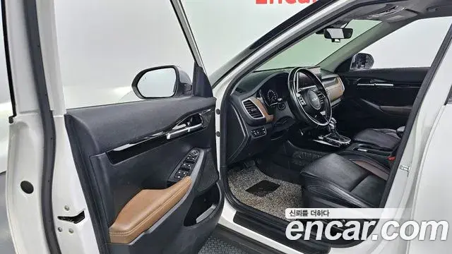 Kia Seltos 2021 — ფოტო 13/20
