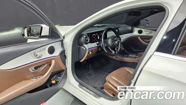 Mercedes-Benz E-Class 2020 — Фото 11/20