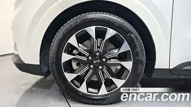 Kia Carnival 2021 — Photo 9/20