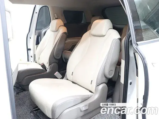 Kia Carnival 2023 — Фото 16/20