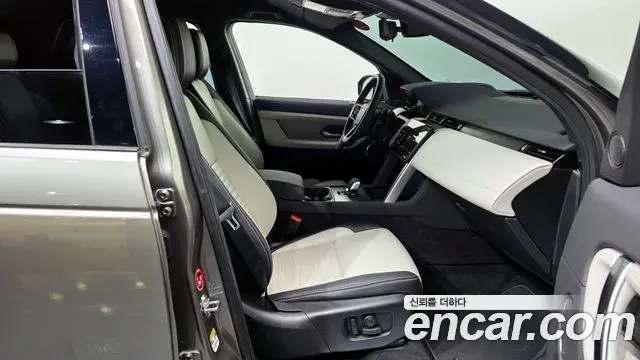 Land Rover Discovery Sport 2025 — Фото 11/20
