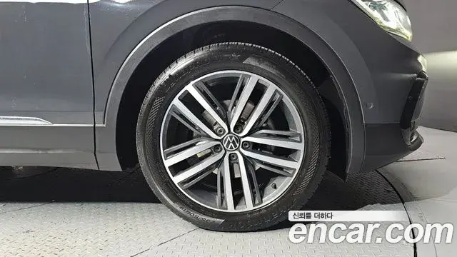 Volkswagen Tiguan 2021 — Photo 15/20