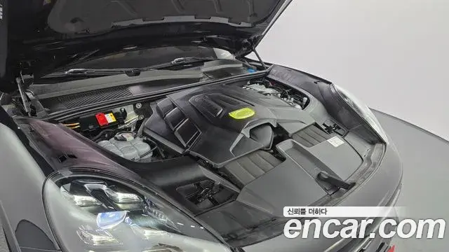 Porsche Cayenne 2022 — Photo 6/20