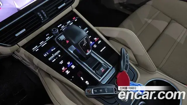 Porsche Cayenne 2022 — Photo 9/20