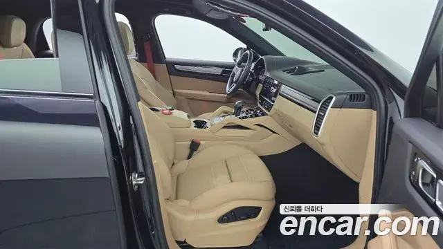 Porsche Cayenne 2022 — Photo 11/20