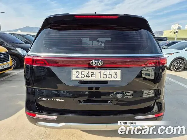 Kia Carnival 2021 — Photo 3/15