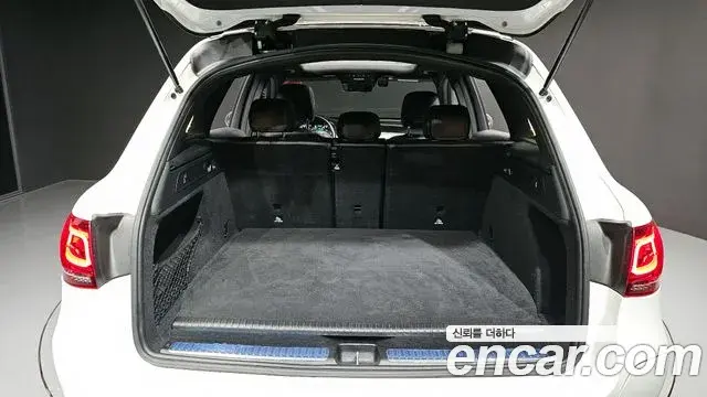Mercedes-Benz GLC-Class 2021 — Photo 19/20