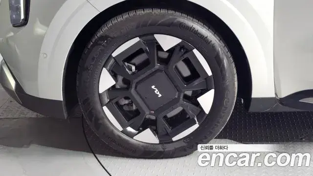 Kia Carnival 2023 — Photo 5/20