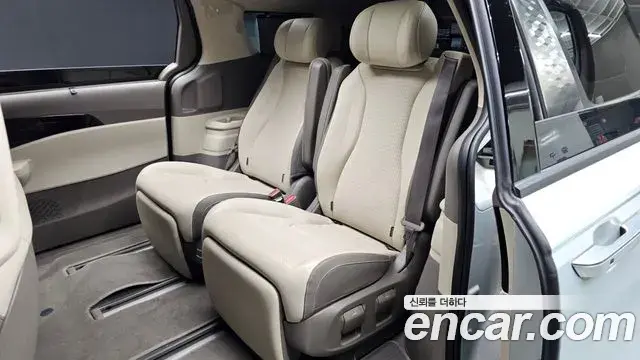 Kia Carnival 2023 — Photo 12/20