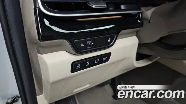 Kia Carnival 2023 — Photo 16/20