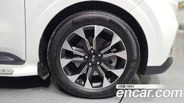 Kia Carnival 2021 — Photo 5/20