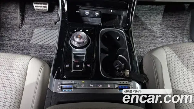 Kia Carnival 2021 — Photo 9/20