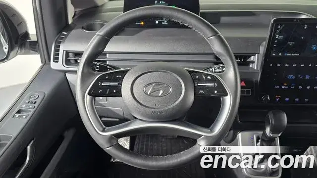 Hyundai Staria 2023 — Photo 13/20