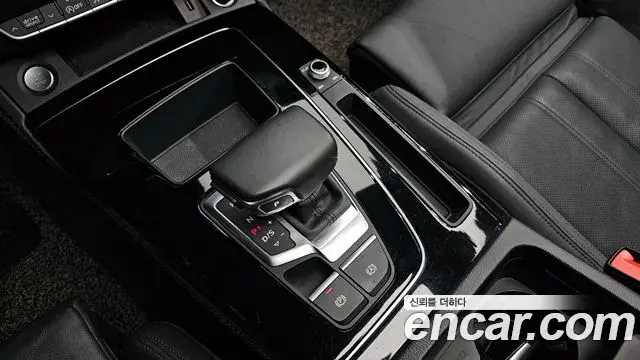 Audi Q5 2021 — Şəkil 12/20