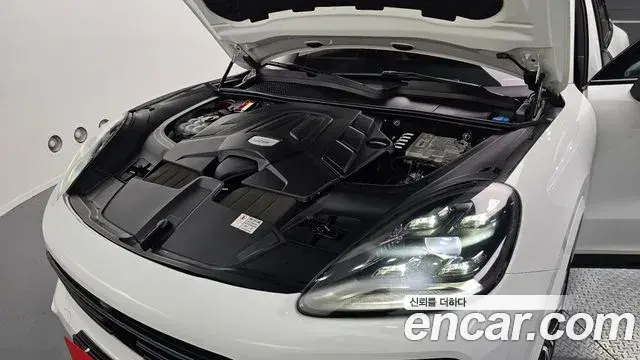 Porsche Cayenne 2022 — Photo 6/20