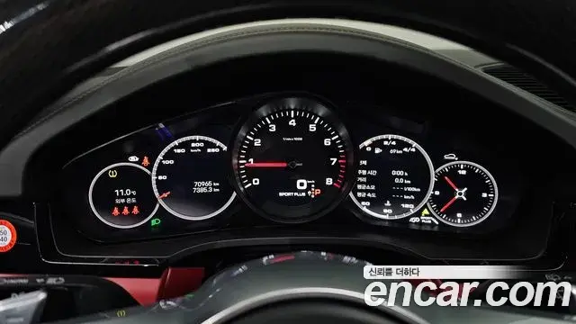 Porsche Cayenne 2022 — Photo 8/20