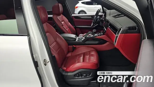 Porsche Cayenne 2022 — Photo 10/20
