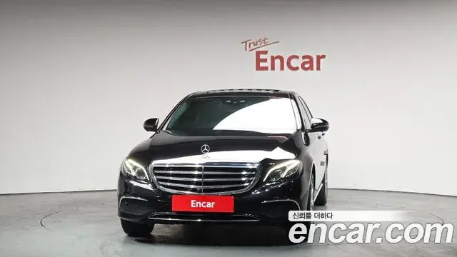 Mercedes-Benz E-Class 2018 — Photo 1/20