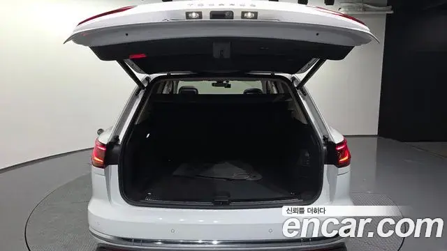Volkswagen Touareg 2023 — Şəkil 14/20