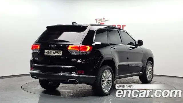 Jeep Grand Cherokee 2018 — Photo 9/20