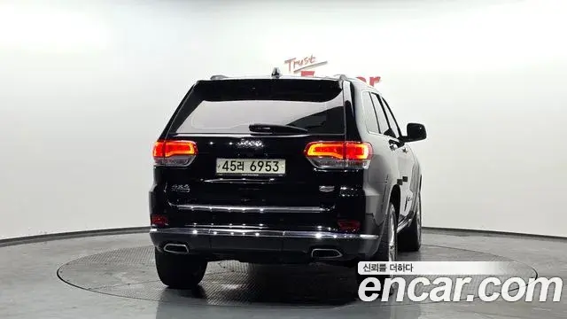 Jeep Grand Cherokee 2018 — Photo 18/20