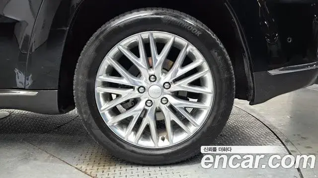 Jeep Grand Cherokee 2018 — Photo 20/20