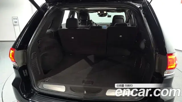Jeep Grand Cherokee 2018 — Photo 17/20