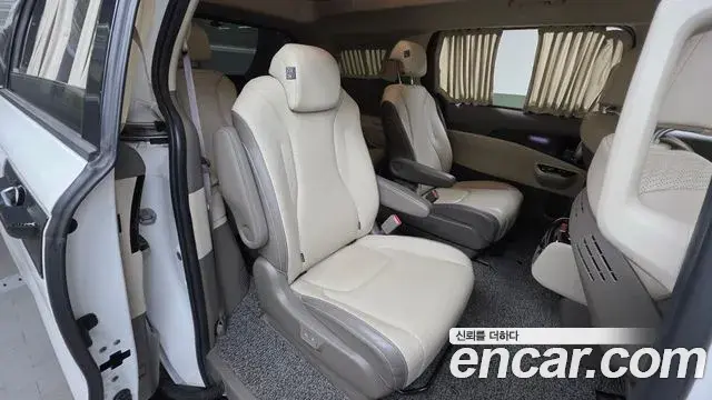 Kia Carnival 2021 — Photo 12/20