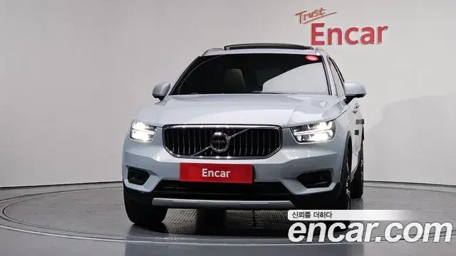 Volvo XC40 2020 — ფოტო 10/20