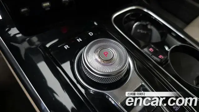 Kia Carnival 2023 — Photo 8/20