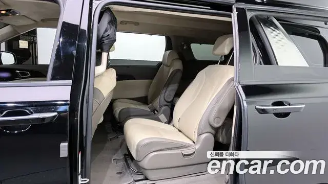 Kia Carnival 2023 — Photo 11/20