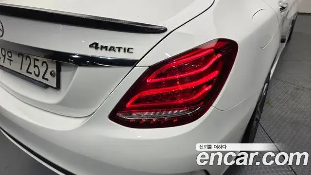 Mercedes-Benz C-Class 2018 — Şəkil 16/36