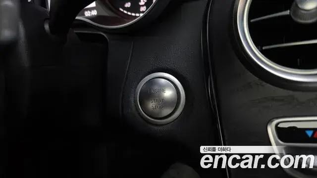 Mercedes-Benz C-Class 2018 — Şəkil 23/36