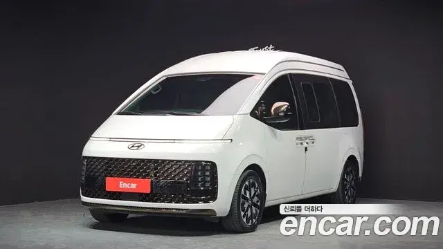 Hyundai Staria 2023 — Photo 1/20