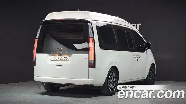 Hyundai Staria 2023 — Photo 2/20