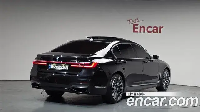 BMW 7 Series 2022 — Şəkil 21/38