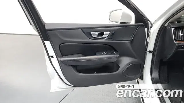 Volvo S60 2020 — ფოტო 26/36