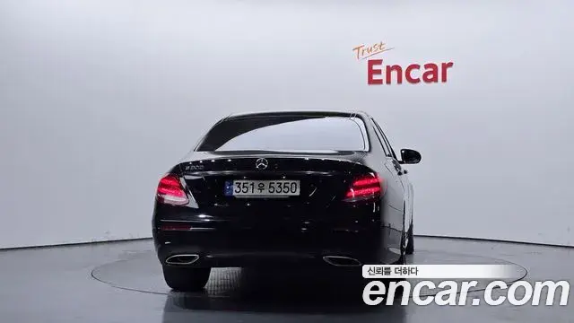 Mercedes-Benz E-Class 2018 — Photo 14/20