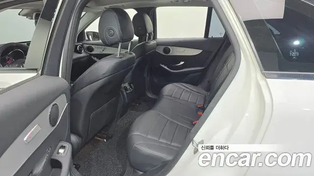 Mercedes-Benz GLC-Class 2018 — Photo 10/36