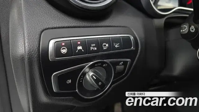 Mercedes-Benz GLC-Class 2018 — Photo 11/36