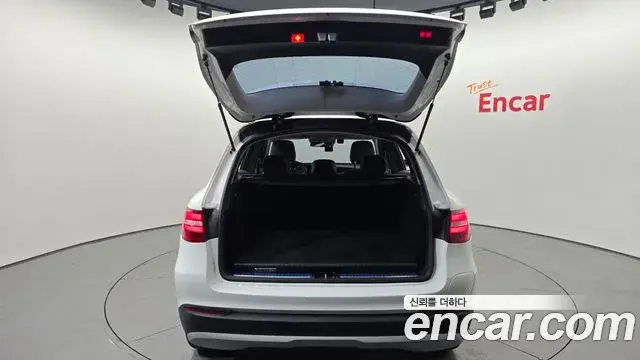 Mercedes-Benz GLC-Class 2018 — Photo 33/36
