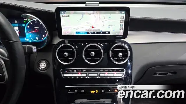 Mercedes-Benz GLC-Class 2021 — Photo 19/32