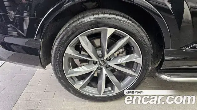 Audi Q7 2023 — Photo 5/20