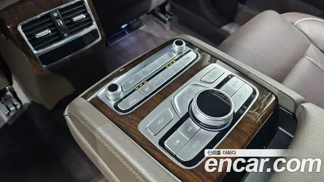 Kia The K9 2018 — ფოტო 8/20