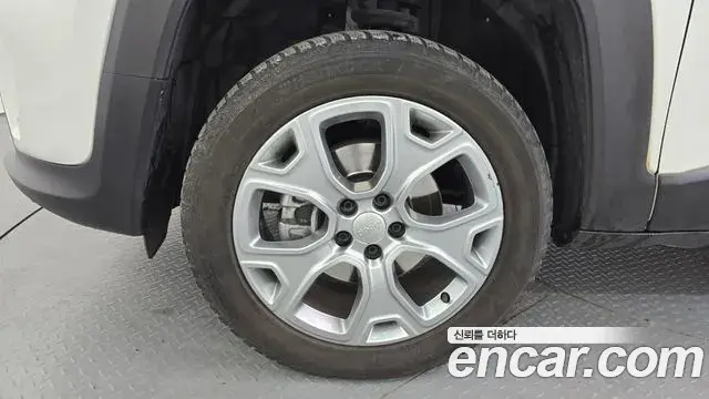 Jeep Renegade 2019 — ფოტო 24/35